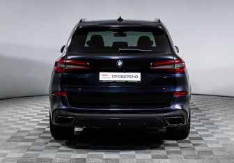 Подержанный автомобиль BMW X5 2022 года (6 фото)