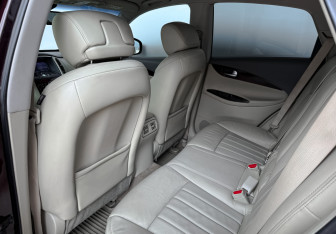 Подержанный автомобиль Infiniti QX50 2014 года (18 фото)