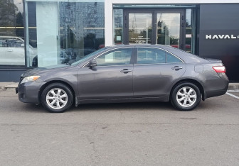 Подержанный автомобиль Toyota Camry Sedan 2011 года (8 фото)