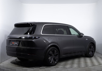 Подержанный автомобиль LiXiang L9 2023 года (6 фото)