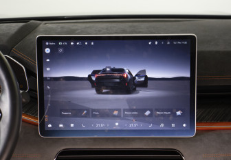 Подержанный автомобиль Zeekr 001 2023 года (16 фото)