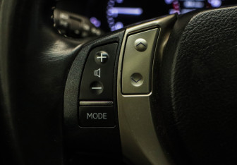 Подержанный автомобиль Lexus ES 2013 года (14 фото)