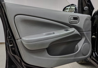 Подержанный автомобиль Nissan Almera Classic 2012 года (18 фото)