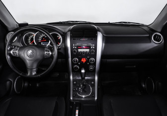 Подержанный автомобиль Suzuki Grand Vitara 2010 года (11 фото)