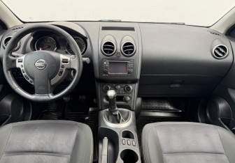 Подержанный автомобиль Nissan Qashqai 2013 года (12 фото)