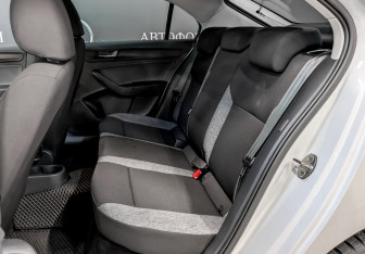 Подержанный автомобиль Skoda Rapid Liftback 2021 года (12 фото)