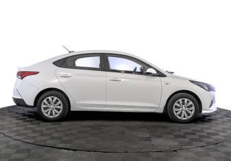 Подержанный автомобиль Hyundai Solaris Sedan 2021 года (4 фото)