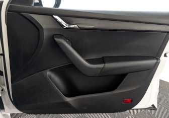 Подержанный автомобиль Skoda Octavia Liftback 2022 года (25 фото)