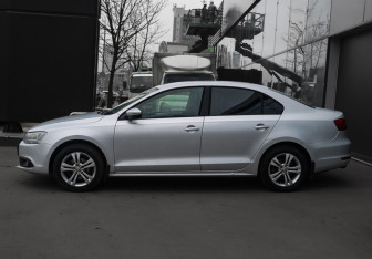 Подержанный автомобиль Volkswagen Jetta Sedan 2011 года (8 фото)