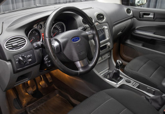 Подержанный автомобиль Ford Focus Hatchback 2008 года (16 фото)