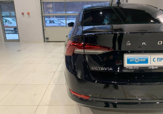 Подержанный автомобиль Skoda Octavia Liftback 2020 года (8 фото)