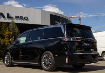 Подержанный автомобиль Voyah Dream 2023 года (6 фото)