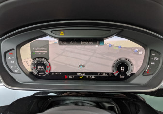 Подержанный автомобиль Audi A8 2023 года (16 фото)