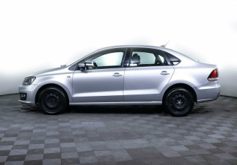 Подержанный автомобиль Volkswagen Polo Sedan 2018 года (3 фото)