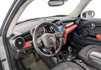 Подержанный автомобиль MINI Hatch 2021 года (16 фото)