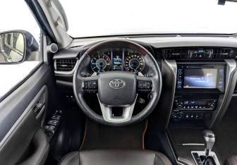 Подержанный автомобиль Toyota Fortuner 2018 года (22 фото)