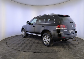 Подержанный автомобиль Volkswagen Touareg 2008 года (7 фото)