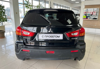Подержанный автомобиль Mitsubishi ASX 2011 года (6 фото)