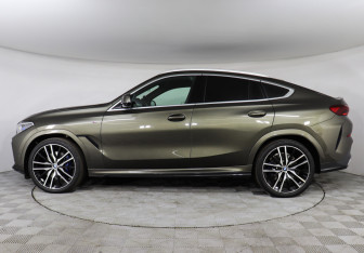 Подержанный автомобиль BMW X6 2021 года (5 фото)