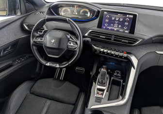 Подержанный автомобиль Peugeot 3008 2018 года (29 фото)