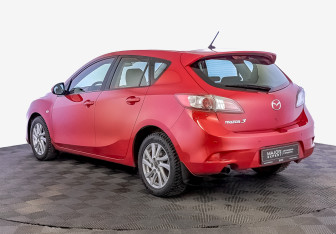 Подержанный автомобиль Mazda 3 Hatchback 2012 года (7 фото)