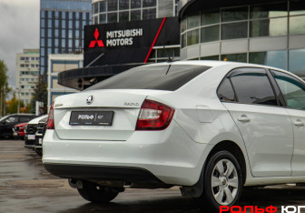 Подержанный автомобиль Skoda Rapid Liftback 2018 года (17 фото)
