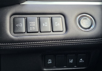 Подержанный автомобиль Mitsubishi Delica D:5 2019 года (19 фото)