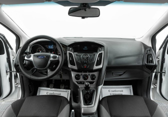 Подержанный автомобиль Ford Focus Wagon 2013 года (8 фото)