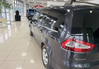 Подержанный автомобиль Ford Galaxy 2008 года (8 фото)