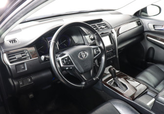 Подержанный автомобиль Toyota Camry Sedan 2016 года (7 фото)