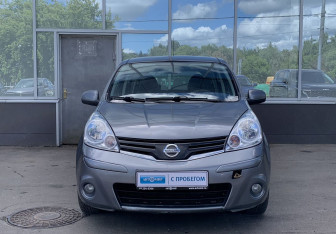 Подержанный автомобиль Nissan Note 2012 года (2 фото)