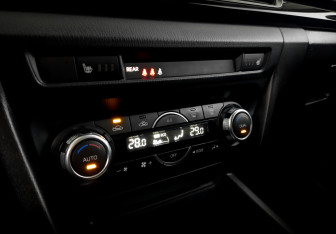 Подержанный автомобиль Mazda 3 Sedan 2014 года (25 фото)