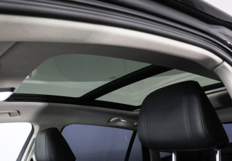 Подержанный автомобиль Hongqi H5 2023 года (13 фото)