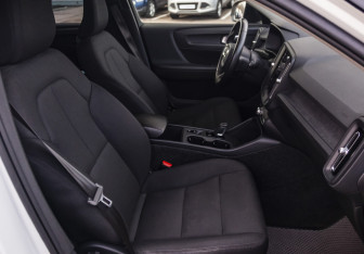 Подержанный автомобиль Volvo XC40 2019 года (13 фото)