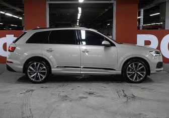 Подержанный автомобиль Audi Q7 2021 года (4 фото)