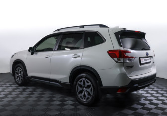 Подержанный автомобиль Subaru Forester Suv 2018 года (7 фото)