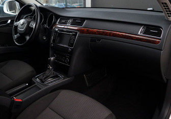 Подержанный автомобиль Skoda Superb Liftback 2013 года (9 фото)