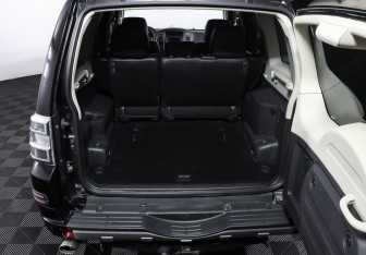 Подержанный автомобиль Mitsubishi Pajero 2013 года (10 фото)