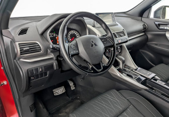 Подержанный автомобиль Mitsubishi Eclipse Cross 2019 года (16 фото)