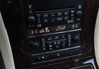 Подержанный автомобиль Cadillac Escalade Suv 2007 года (20 фото)