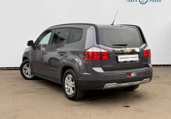 Подержанный автомобиль Chevrolet Orlando 2013 года (7 фото)