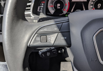 Подержанный автомобиль Audi Q7 2021 года (26 фото)