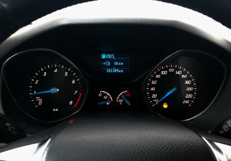 Подержанный автомобиль Ford Focus Hatchback 2014 года (12 фото)