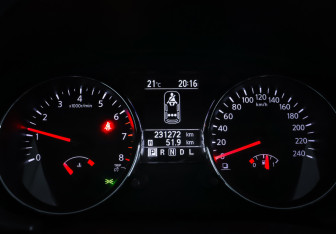 Подержанный автомобиль Nissan Qashqai 2013 года (16 фото)