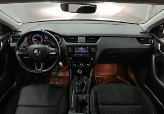 Подержанный автомобиль Skoda Octavia Liftback 2017 года (11 фото)