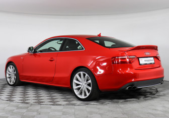 Подержанный автомобиль Audi A5 Coupe 2009 года (13 фото)