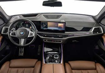 Подержанный автомобиль BMW X7 2023 года (14 фото)