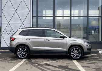 Подержанный автомобиль Skoda Karoq 2022 года (4 фото)
