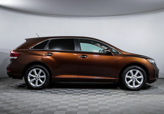 Подержанный автомобиль Toyota Venza 2013 года (4 фото)
