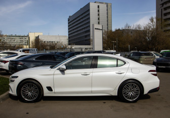 Подержанный автомобиль Genesis G70 2021 года (6 фото)